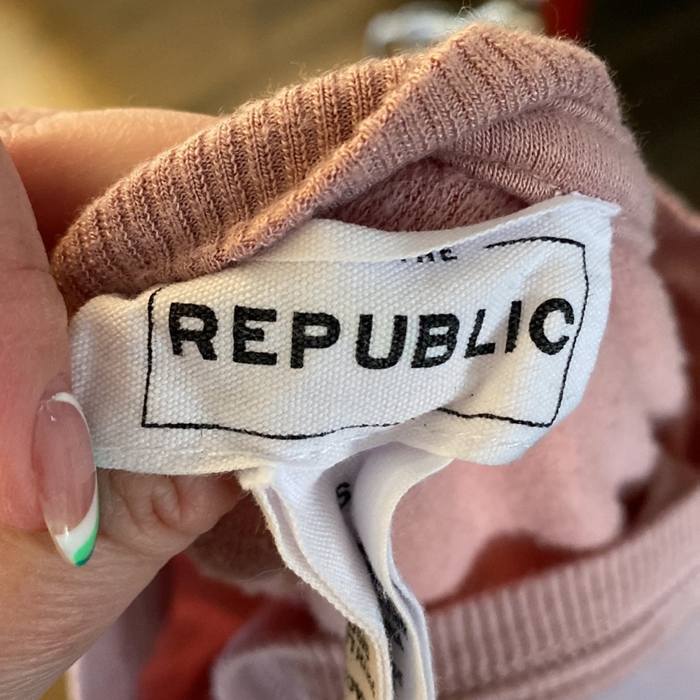 Republic Pink Soft Long Sleeve Shirt Small S EUC - Picture 6 of 8